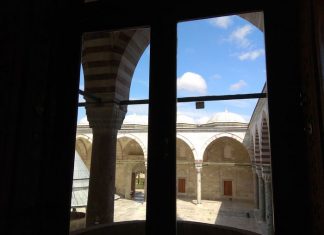 Links Within the Palace